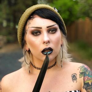 Meet your Posher, Izabella